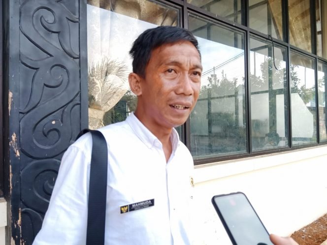 
					Kepala Desa Bebatu, Mahmuda 