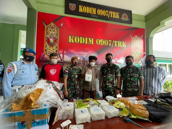
					Kodim 0907/Tarakan berhasil gagalnya penyelundupan 8,2 Kg Sabu yang akan dibawa ke Makasar. Foto : Fokusborneo