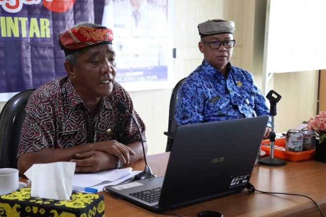 
					Kepala Dinas Pendidikan Kabupaten Tana Tidung, Ja'far Sidik saat memaparkan empat masukan Kaltara untuk implementasi kurikulum merdeka.Foto: Dinas Pendidikan Tana Tidung
 
