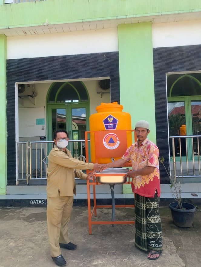 
					Penyerahan profil tank dari BPBD KTT ke salah satu tempat ibadah yang ada di KTT