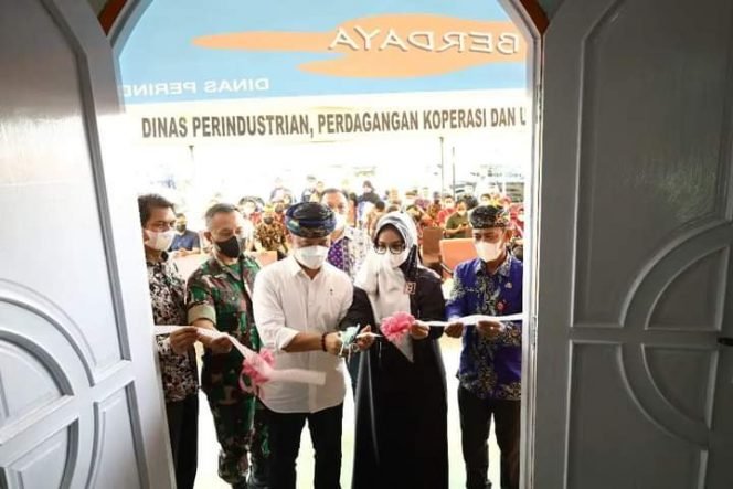 
					Bupati Tana Tidung, Ibrahim Ali resmikan Galeri IKM/UMKM Center dan Galeri Dekranasda Kabupaten Tana Tidung bertempat di eks Gedung KNPI Kabupaten Tana Tidung, Jumat (25/02).