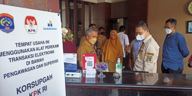 
					Walikota Tarakan dr Khairul Berserta Jajarannya Melakukan Peninjauan Langsung Implementasi Alat Rekam Pajak. Foto: fokusborneo.com