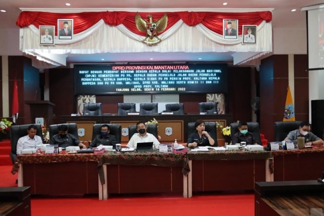 
					Rapat dengar pendapat DPRD Provinsi Kaltara bersama stakeholder terkait soal jalan di Apau Kayan Malinau. Foto : Ist.
