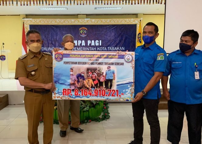 
					Perumda Air Minum Tirta Alam Tarakan menyetorkan Dividen ke Pemkot Tarakan 