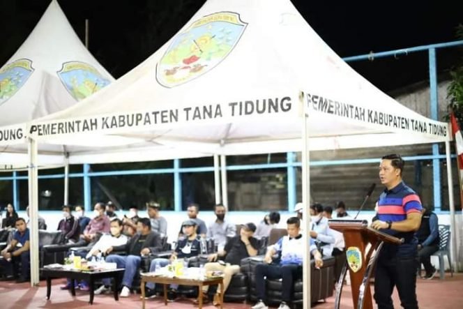 
					Bupati Ibrahim Ali Buka Turnamen Futsal DPRD KTT Cup I. Foto: ist