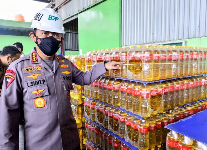 
					Kapolri Pastikan Awasi Alur Distribusi dan Harga Minyak Goreng di Pasar