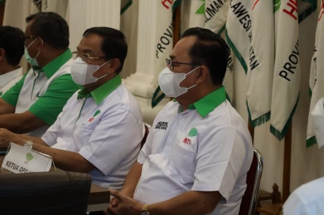 
					Wabup KTT Hendrik Mengikuti Rapat Evaluasi HKTI Seluruh Indonesia