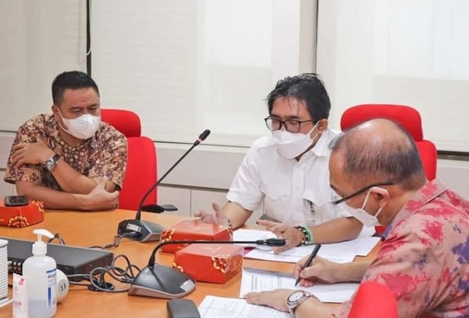 
					Ketua Pansus Moda Transportasi DPRD Kaltara Jufri Budiman bertemu Kemenhub. Foto : Humas DPRD Kaltara. 