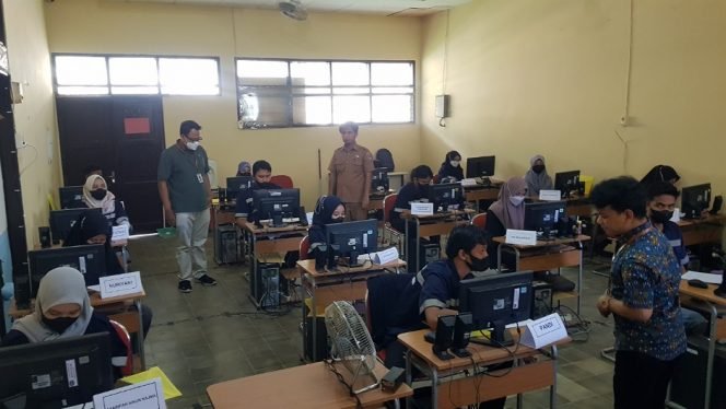 
					Uji kompetensi pelatihan Computer Operator Assistant di LLK Kota Tarakan. Foto : Fokusborneo.com 
