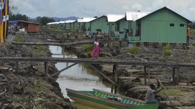 
					Warga beraktivitas di salah satu permukiman transmigrasi di Kabupaten Bulungan.Foto : Dkisp Kaltara 
