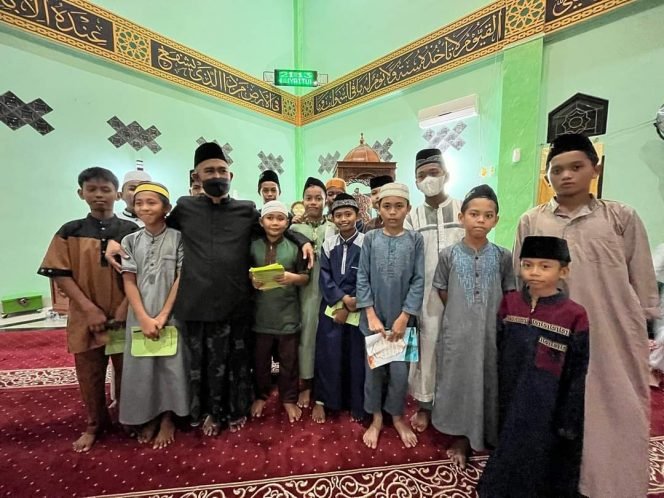 
					Walikota Tarakan, dr.H.Khairul, M.Kes melaksanakan Silaturahmi Ramadhan 1443H di Masjid Fastabiqul Khairaat Lingkas Ujung, Jumat (8/4)