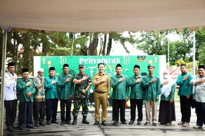 
					Bupati Ibrahim Ali Simbolis Serahkan Zakat Kepada Mustahik
