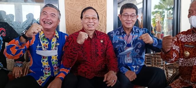 
					1 Tahun Wempi-Jakaria Meriah