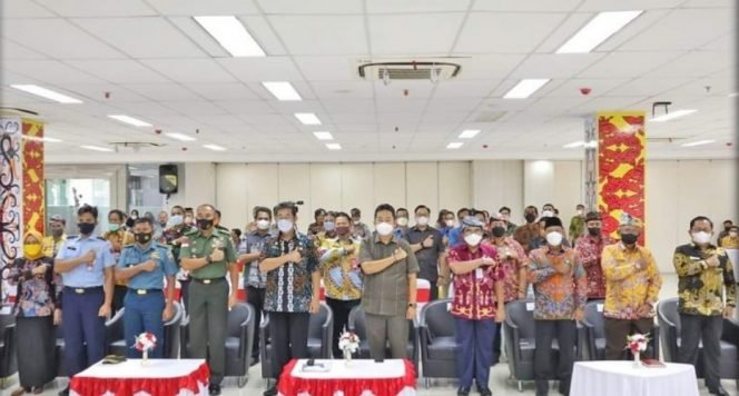 
					Ketua DPRD Provinsi Kaltara Albertus Stefanus Marianus bersama Forkompinda Kaltara. Foto : Humas DPRD.
