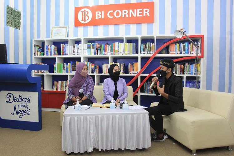 Tumbuhkan Minat Baca Masyarakat, BI Gelar Bedah Buku “Insecurity Is My Middle Name”