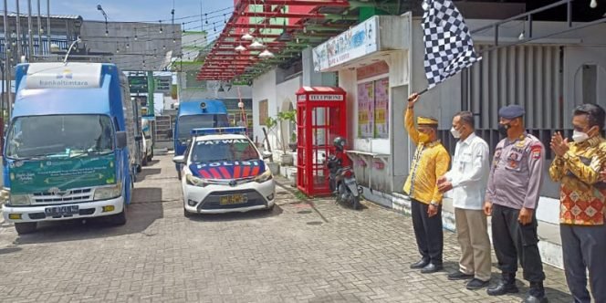 
					Wali Kota Tarakan dr. Khairul melepas mobil perbankan yang melayani penukaran uang pecahan. Foto : Fokusborneo.com
