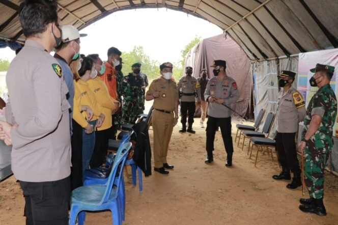 
					Gubernur Kaltara, Zainal Arifin Paliwang saat meninjau salah satu pos pelayanan lebaran Tahun 2022.Foto : Dkisp Kaltara 