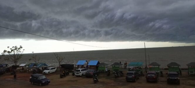 
					Musim Pancaroba Lebih Panjang, Waspada Cuaca Ekstrem Selama Bulan Mei di Kaltara