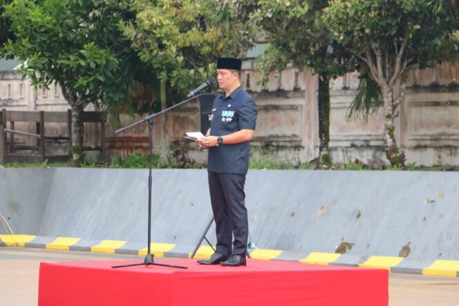 
					Bupati Tana Tidung, Ibrahim Ali memimpin upacara peringatan Hari Kebangkitan Nasional ke-114 tahun 2022 bertempat di Halaman Pendopo Jafarudin, Jumat (20/5)