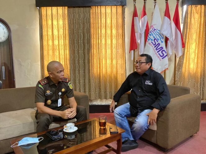 
					Kepala Kejaksaan Tinggi DKI berkunjung ke kantor pusat Serikat Media Siber Indonesia, Senin (30/5). Foto : SMSI Pusat 