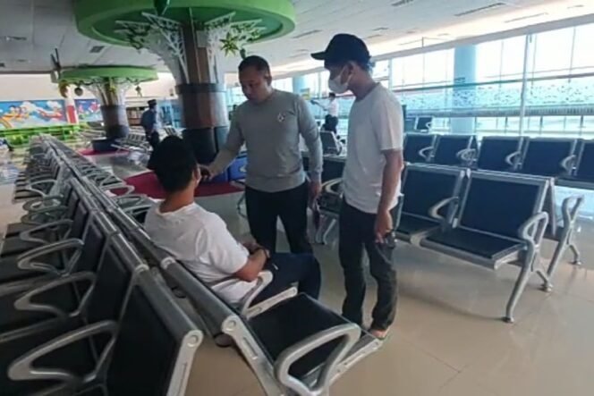 
					Briptu H saat ditangkap Ditreskrimus Polda Kaltara di Bandara Juwata Tarakan. Foto : Ist