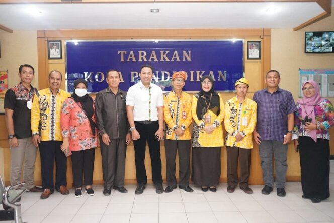 
					Tim Pansus 4 DPRD Provinsi Kaltara kunjungi Disdik Kota Tarakan. Foto : Ist.