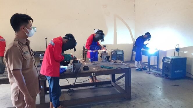 
					LLk Kota Tarakan kembali gelar pelatihan pengelasan. Foto : Fokusborneo.com 