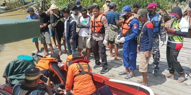 
					Tim SAR Gabungan Evakuasi Korban Kecelakaan Perahu Ketinting di Desa Tanjung Buka, Kecamatan Tanjung Palas Tengah Kabupaten Bulungan. Foto: IST 