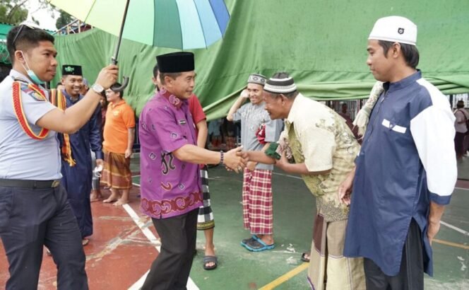 
					TEMU WARGA : Gubernur Kaltara, Drs H Zainal A Paliwang SH, M.Hum menemui warga binaan Lapas Kelas IIA Kota Tarakan, Jumat (10/6) siang tadi. 
