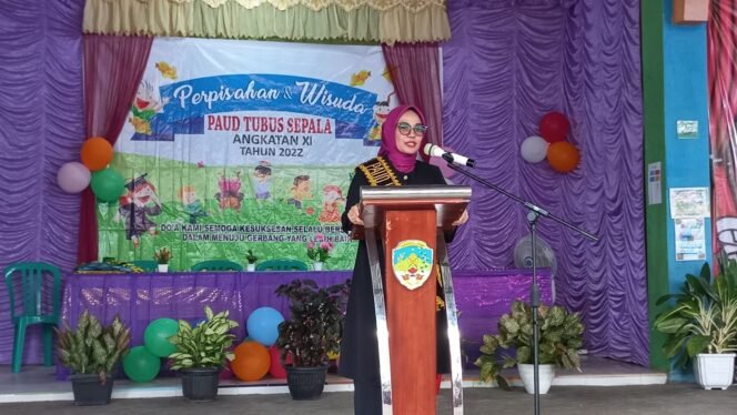 
					Bunda Paud Vamelia Ibrahim saat menghadiri pelepasan siswa PAUD Tubus Sepala.Foto : Dksip Tana Tidung