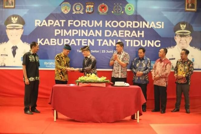 
					Bupati Ibrahim Ali Bahas Isu Strategis Tana Tidung Bersama Forkopimda