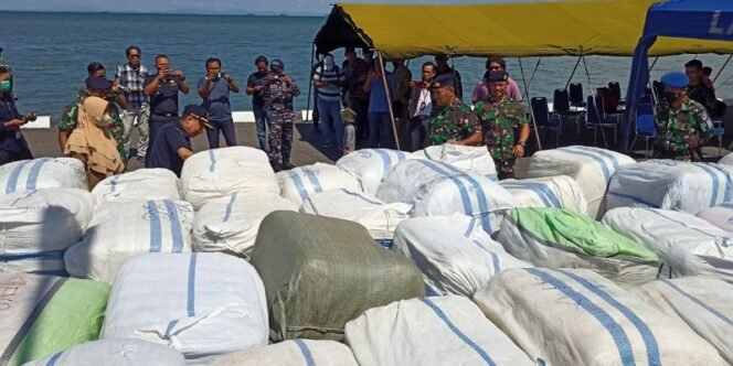 
					Barang Bukti Ballpress Hasil Tangkapan Lantamal XIII Tarakan. Foto: fokusborneo.com