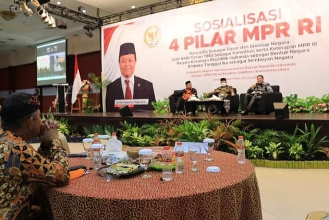 
					Wakil Ketua MPR RI Hidayat Nur Wahid sosialisasi 4 Pilar MPR. Foto : Humas Pemkot