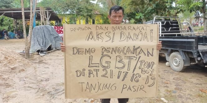 
					Warga Tanjung Pasir, Tarakan Tolak Keras Keberadaan Pasangan LGBT di Lingkungan Mereka. Foto: IST 