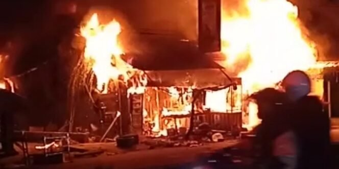 
					Kebakaran di Jalan Aki Balak Tarakan. Foto: ist