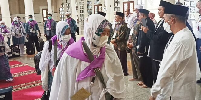 
					Calon Jamaah Haji Tarakan Berangkat ke Tanah Suci. Foto: fokusborneo.com
