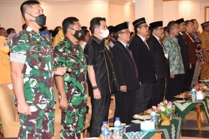 
					Anggota DPRD Provinsi Kaltara H Habaib Achmad Djufri SE MM menghadiri pelantikan Rektor Instekmuh. Foto : Ist.