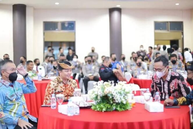 
					Bupati Kabupaten Tana Tidung, Ibrahim Ali saat mengikuti acara Musrenbang Polda Kaltara Tahun 2022 bertempat di Ruangan Command Center Polda Kaltara, Kamis (28/7).