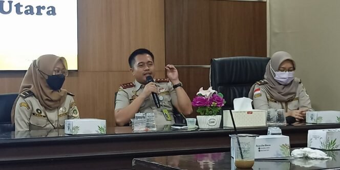 
					Kepala BKP Kela II Tarakan, Ahmad Mansuri Alfian (tengah). Foto: fokusborneo.com