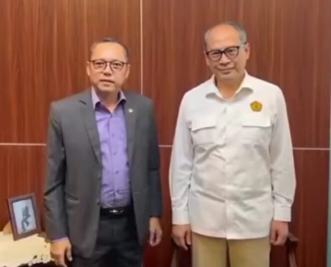 
					Anggota DPR RI Deddy Sitorus bersama Dirjen Migas, Kementerian ESDM, Tutuka Ariadji