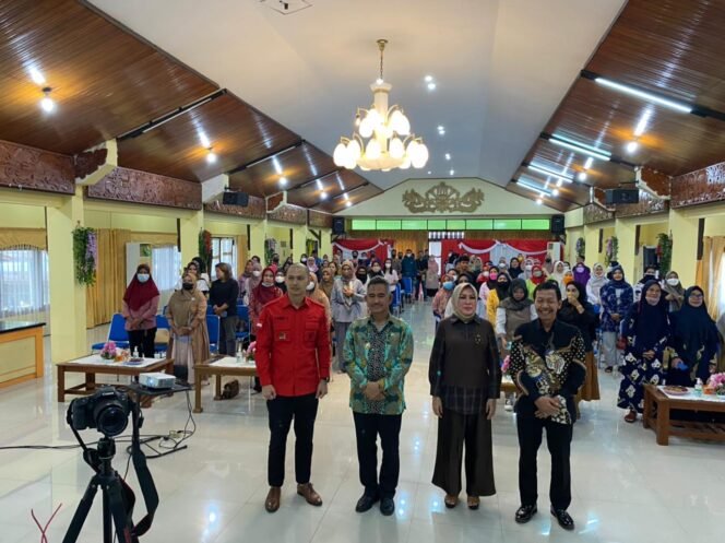 
					Anggota DPR RI Deddy Sitorus bersama Kemenkop & UKM gelar sosialisasi UMKM di Tarakan. Foto : Fokusborneo.com