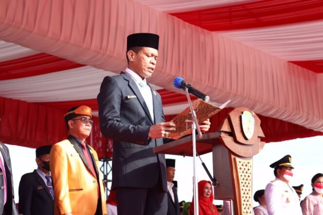 
					Ketua DPRD Tana Tidung, Jamhari membacakan Teks Proklamasi  peringatan Hari Ulang Tahun Kemerdekaan Republik Indonesia ke-77.