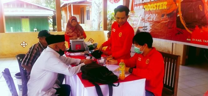 
					Anggota Komisi 2 DPRD Tana Tidung, Abdul Murad melakukan vaksin dosis ke empat bertempat di Tideng Pale Timur, Rabu (31/8)