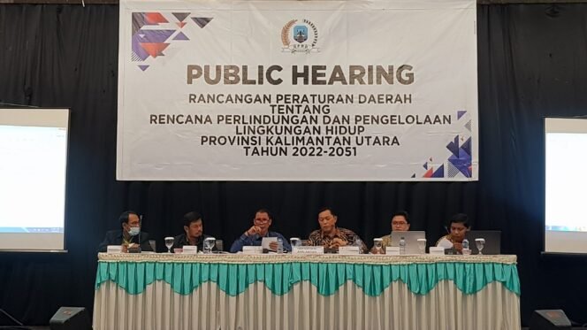 
					Pansus 3 DPRD Provinsi Kaltara uji publik ranperda tentang rancangan pengelolaan dan perlindungan lingkungan hidup. Foto : Fokusborneo.com 