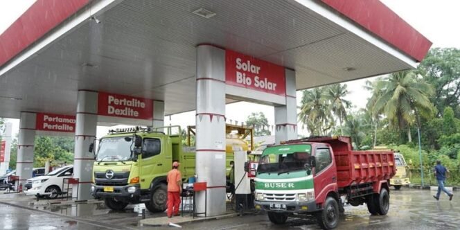 
					Truck - Truck Mengisi BBM di Salah Satu SPBU. Foto: IST 