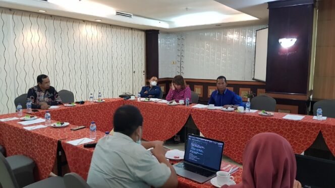 
					Pansus 1 DPRD Provinsi Kaltara bersama tim pakar bahas Raperda tentang Retribusi dan PKH. Foto : Fokusborneo.com 