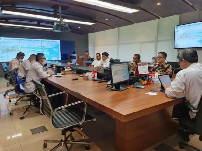 
					Bupati Tana Tidung Ibrahim Ali di dampingi Plt Kepala Bappeda dan Sekretaris Dinas PUPR Tana Tidung saat audiensi ke Kementrian PUPR Badan Pengembangan Instruktur Wilayah 