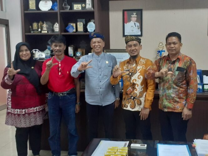 
					Komisi 2 DPRD Kota Tarakan kunjungan ke Disdikbud Provinsi Kaltara. Foto : Ist