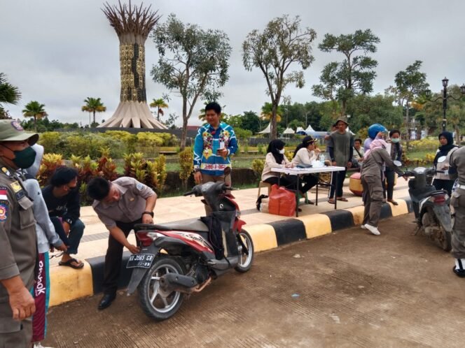 
					DISIPLIN PAJAK KENDARAAN - Samsat Tana Tidung lakukan razia dan edukasi tentang pajak bagi pengendara, Kamis (22/9)