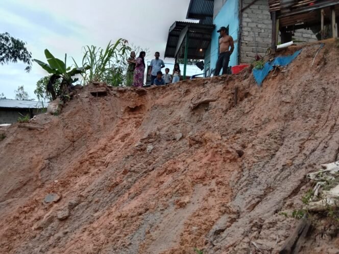 
					Musibah Tanah Longsor yang terjadi di RT.14 Karang Anyar Senin (26/9)